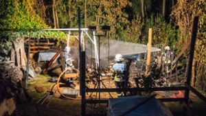 Dem Brand fielen eine Gartenlaube und ein Lagerschuppen zum Opfer. Foto: 7aktuell.de/Nils Reeh