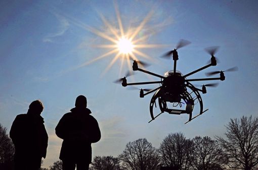 Ob Modellflugzeuge, Modellhubschrauber und Drohnen eine grundsätzliche Bedrohung für Natur und Tierwelt darstellen, ist  umstritten. Foto: dpa/Julian Stratenschulte