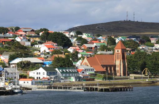 Die Hauptstadt der Falklandinseln  Stanley vom Meer aus gesehen. Foto: Wikipedia commons/CHK46/CC BY-SA 4.0