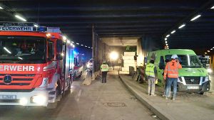 Großeinsatz der Rettungskräfte am Dienstagnachmittag im Berger Tunnel im Stuttgarter Osten.  Foto: Andreas Rosar Fotoagentur Stuttgart