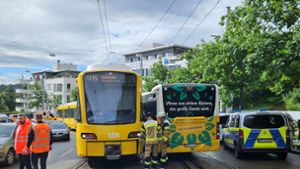 Linienbus contra Stadtbahn - Verletzte und hoher Sachschaden