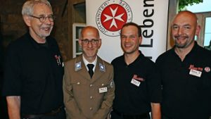 Bei der Feier wurden erstmals auch  Aktive geehrt: Herbert Grässer, Martin Merz (Leiter), Ralf Oberfell und Andreas Riechert (von links). Foto: Georg Linsenmann
