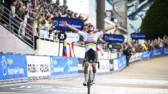Van der Poel gewinnt Paris-Roubaix - Politt Vierter