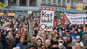 Laut Veranstalter nahmen 2000 Protestler an der Demo teil. Foto: Andreas Rosar Fotoagentur-Stuttg