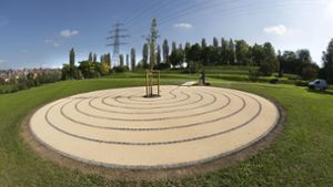 Ein Spaziergang durch das Labyrinth soll entspannend und erbaulich wirken. Foto: Horst Rudel
