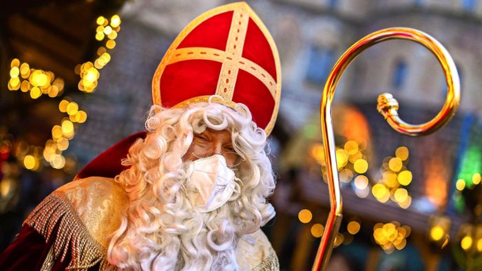 Mit Maske und Bischofsstab – der Nikolaus bleibt vor der Tür