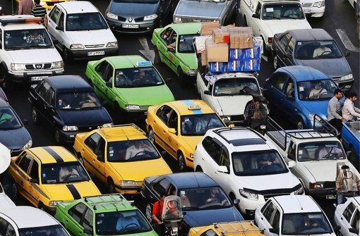 Verkehrschaos in der iranischen Hauptstadt Teheran – das Land gilt als eines der wichtigen Automobilstandorte im Nahen und Mittleren Osten Foto: dpa
