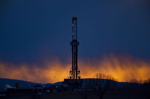 In den USA (im Bild ein Bohrturm in Tunkhannock/Pennsylvania) ist Fracking eine weit verbreitete Methode. Foto: dpa/Jim Lo Scalzo