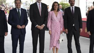 Königin Letizia von Spanien an der Seite ihres Mannes, König Felipe, bei der Verleihung von Medaillen an Kunst- und Kulturschaffende in Cádiz. Foto: imago/CordonPress