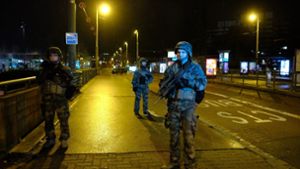 Soldaten patrouillieren nach einem Angriff mit vermutlich terroristischem Hintergrund in Straßburg Foto: AP
