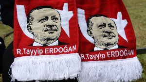 Seine Unterstützer feiern den türkischen Präsidenten Recep Tayyip Erdogan wie einen Star. Foto: dpa