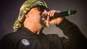 Mit Einsatz: der Rapper B-Real von Cypress Hill in der Porsche-Arena Foto: Lichtgut/Julian Rettig