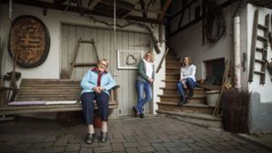 Drei Frauen, drei Generationen Weinbau-Erfahrung: Luise Hess, Sonja Joos und Ellen Volzer (von links) Foto: Gottfried / Stoppel