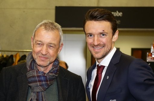 Beim VfB-Neujahrsempfang: Legende Karl Allgöwer (links) und Kapitän Christian Gentner. Foto: Pressefoto Baumann