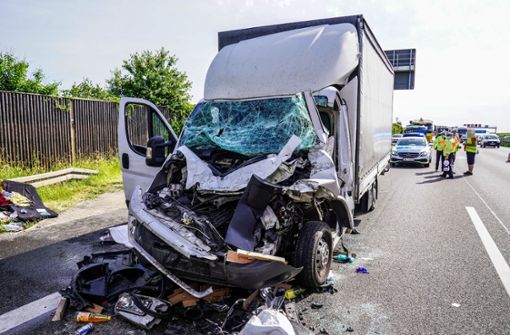 Bei dem Unfall wurde ein Lkw-Fahrer in seinem Führerhaus eingeklemmt. (Symbolbild) Foto: SDMG/SDMG / Kohls