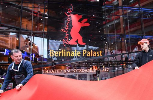 Wieder im harten Einsatz: der Rote Teppich der Berlinale Foto: dpa/Britta Pedersen