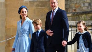 Prinzessin Kate, Prinz William und die Kinder Prinz George und Prinzessin Charlotte beim Besuch des letztjährigen Ostergottesdienstes in der St. Georges Chapel. Foto: imago/i Images
