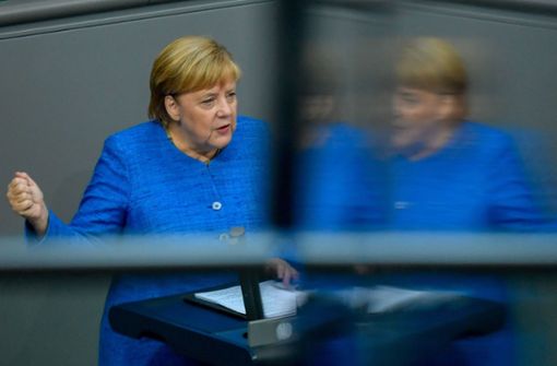 Die Offensive bringe in dem ohnehin schon leidgeprüften Land noch mehr Leid mit sich, sagte Merkel. Foto: AFP/JOHN MACDOUGALL