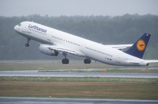 Teure Flüge: Kunden beschweren sich über die hohen Ticketpreise bei der Lufthansa. Foto: dpa