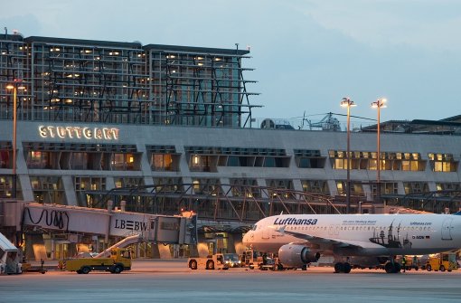 Von 13 bis 16 Uhr am Samstag wird am Stuttgarter Flughafen ein Notfall-Szenario geprobt. Foto: dpa