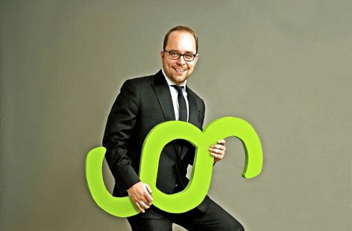 Grünes Paragrafensymbol: Dominik Herzog ist Anwalt und Comedian. Foto: Veranstalter