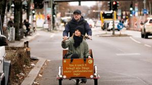 Bjarne Mädel und Anke Engelke suchen moderne Mobilitätskonzepte. Foto: SWR/Florida Film/2Pilots/Martin