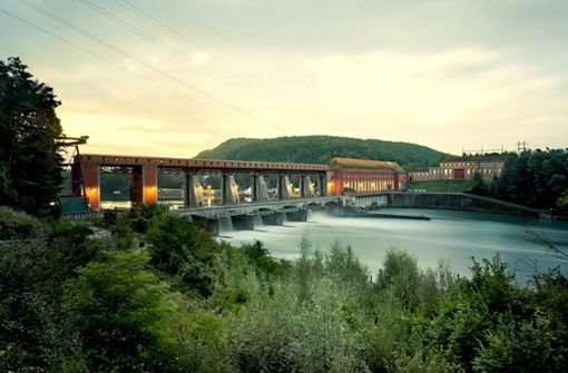 Wasserkraft spielt bei der Erzeugung von grünem Wasserstoff eine zentrale Rolle. Im Foto das Wasserkraftwerk im schweizerischen Eglisau. Foto: Voith/Susanne Wegner