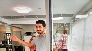 Hereinspaziert: Ibrahim Albakkar empfängt die Kunden im eigenen Salon. Foto: privat
