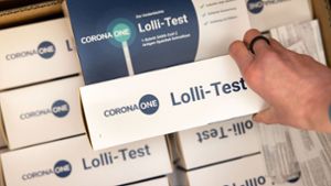 Lolli-Tests sind bei Kindern deutlich beliebter als Nasenabstriche. Foto: dpa/Michael Reichel