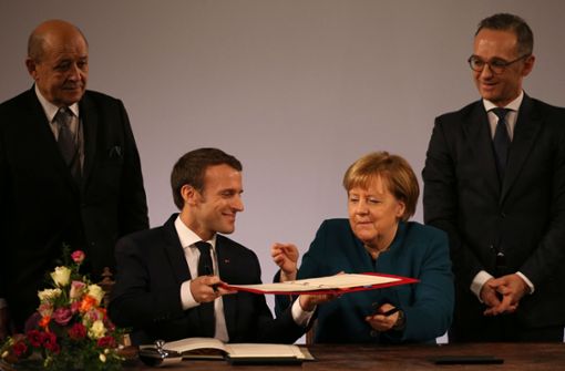 Im Januar haben Frankreichs Präsident Macron und Kanzlerin Merkel den Aachener Vertrag unterzeichnet – nun aber will die Bundesregierung eine der darin aufgeführten Vorhaben nicht finanzieren. Foto: dpa