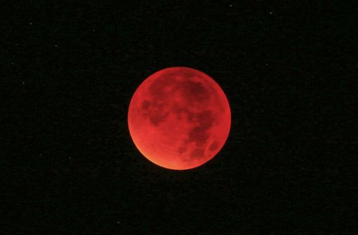 Die bevorstehende totale Mondfinsternis ist mit einer Gesamtdauer von knapp eindreiviertel Stunden außergewöhnlich lang. Foto: dpa