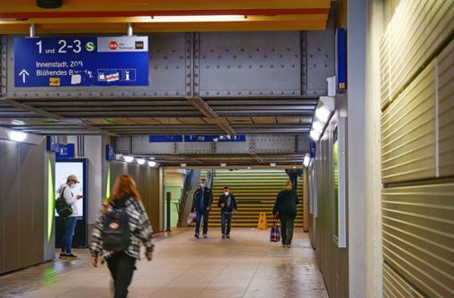 Die Menschen fühlen sich im Ludwigsburger Bahnhof nicht immer wohl – woran liegt das? Unter anderem das wird jetzt untersucht. Foto: Simon Granville