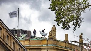 Das vom Sturm beschädigte Dach der Staatsoper Stuttgart Foto: imago/Arnulf Hettrich