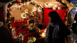 Budenzauber in Weilimdorf: Die Veranstalter vieler kleiner  Weihnachtsmärkte in Stuttgart betonen, dass die Beleuchtung auf energiesparende LEDs umgestellt sei. Foto: Chris Lederer