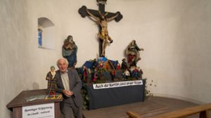 Eine Krippe mit närrischen Figuren hat Franz Pitzal in Weil der Stadt aufgebaut. Foto: Jürgen Bach