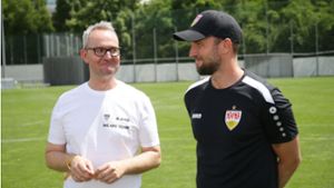 VfB-Vorstandschef Alexander Wehrle (li.) mit Trainer Sebastian Hoeneß. Foto: Pressefoto Baumann/Hansjürgen Britsch