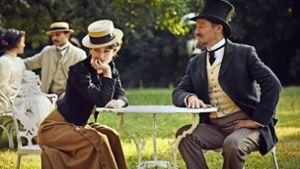 Auch in „Colette“ spielt Keira Knightley eine Frau, die nicht vom Blick der Männer (rechts neben ihr: Dominic West)  definiert werden möchte. Foto: DCM