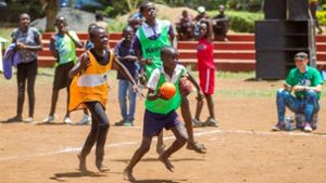 Auch junge Afrikaner haben Spaß am Handball. Foto: STZN
