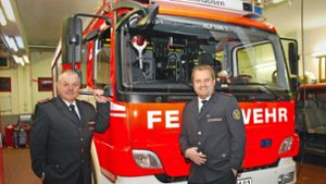 Ulrich Klopfer und sein Sohn Michael sind seit Jahrzehnten für die Freiwillige Feuerwehr Mühlhausen im Einsatz. Foto: Sebastian Steegmüller