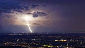 In Baden-Württemberg kam es gemessen an den Quadratmetern zu den meisten Blitzeinschlägen in Deutschland (Symbolfoto). Foto: IMAGO/imagebroker/IMAGO/imageBROKER/Norbert Probst