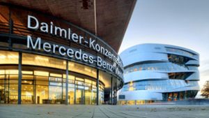 Derzeit wird über den Umbau des  Daimler-Werks Stuttgart-Untertürkheim verhandelt – hier ist auch die Konzern-Zentrale. Im Hintergrund das Museum Foto: imago/Arnulf Hettrich