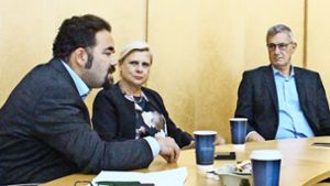 Die Bundespolitiker Chris Kühn (Grüne), Hilde Mattheis (SPD) und Bernd Riexinger (Linke/von links) diskutieren über eine Machtperspektive jenseits der Union. Foto: Lebedew