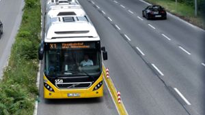Busspuren können den Nahverkehr beschleunigen – das Bild zeigt die umstrittene Spur von der City nach Bad Cannstatt. Foto: Lichtgut/Max Kovalenko