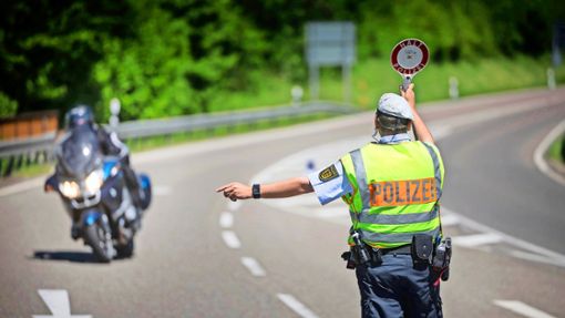 Auch in diesem Jahr müssen Motorradfahrer rund um Stuttgart wieder mit Polizeikontrollen rechnen. Foto: Gottfried Stoppel