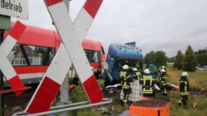 Laut Polizei kam es zu dem Unfall, weil die Bahnschranken nicht – wie vorgesehen – geschlossen worden waren. Foto: 7aktuell.de/Thomas Warnack/7aktuell.de | Thomas Warnack