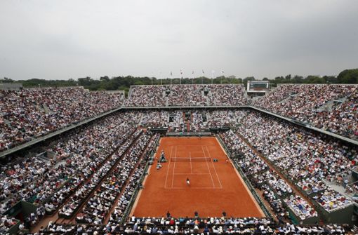 Nicht ganz so prall gefüllt werden die Tennis-Arenen bei den French Open sein. Aber Zuschauer sollen zugelassen werden. Foto: AP/Christophe Ena