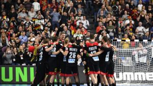 Neue deutsche Sporthelden: Das Handball-Nationalteam wird schon vor dem Halbfinale gefeiert Foto: dpa