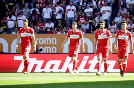 Nach nur wenigen Spielminuten müssen sich die VfB-Fans nicht nur die Kritik aus den eigenen Reihen anhören. Foto: Pressefoto Baumann