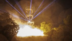 Der Killesbergturm wird bei der Lichtershow in Szene gesetzt. Foto: Lichtgut/Julian Rettig