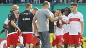 Erleichterung bei VfB-Trainer Pellegrino Matarazzo (Mitte) und seiner Mannschaft Foto: dpa/Danny Gohlke